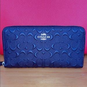 Coach Zip Wallet 💴